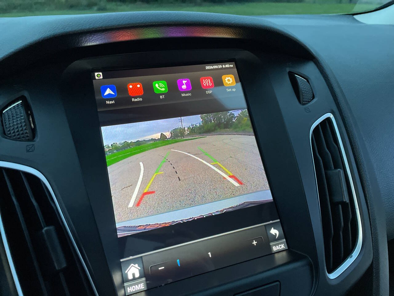 Used 2018 Ford Focus SE w/ Cold Weather Package FWD image 14