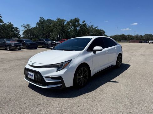 Used 2026 Toyota Corolla SE FWD image 1