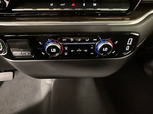 Used 2026 GMC Sierra 2500 SLE w/ SLE Value Package; AWD/4WD image 22