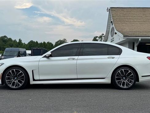 Used 2022 BMW 740i w/ M Sport Package RWD image 12