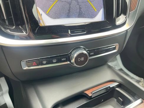 Used 2025 Volvo V60 B5 Cross Country Plus AWD/4WD image 32