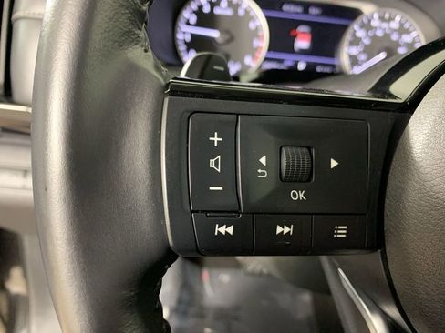 Used 2023 Nissan Pathfinder SV image 21