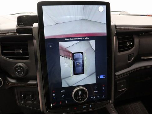 Certified 2022 Ford Expedition Platinum image 3