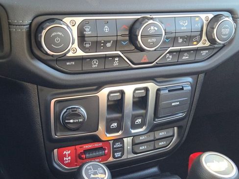 New 2025 Jeep Wrangler Rubicon w/ Xtreme 35 Tire Package image 23