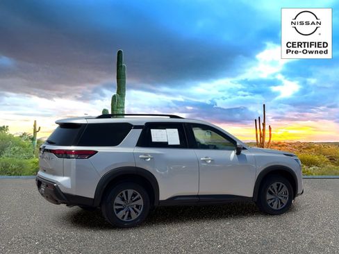 Certified 2025 Nissan Pathfinder SV AWD/4WD image 5