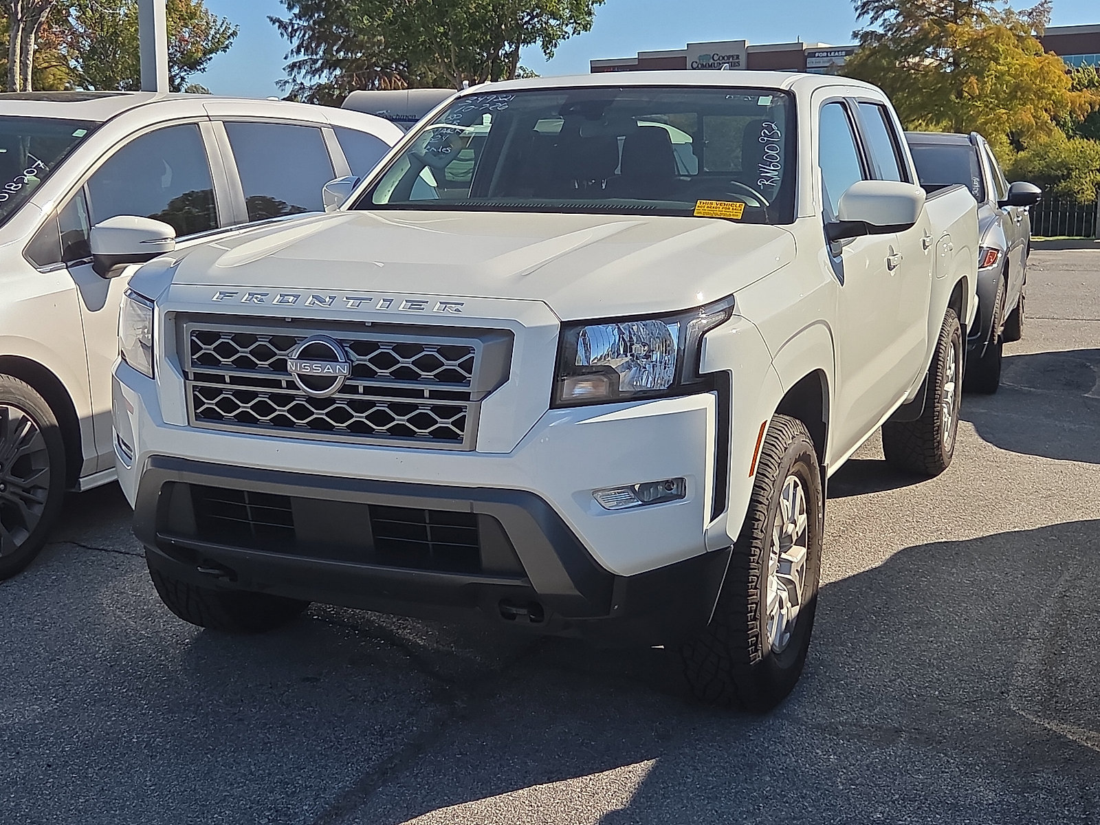 Used 2024 Nissan Frontier SV w/ SV Convenience Package AWD/4WD image 2