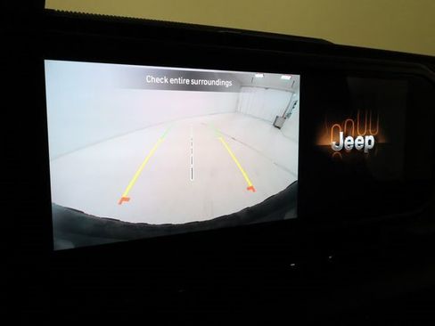 Used 2024 Jeep Wrangler Unlimited image 16