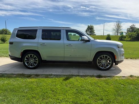 Used 2022 Jeep Grand Wagoneer Series II AWD/4WD image 6