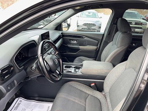 Certified 2023 Honda Pilot Sport image 9