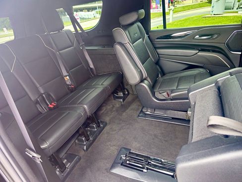 Used 2022 Cadillac Escalade ESV Sport AWD/4WD image 6