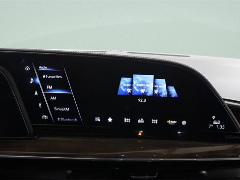 Used 2024 Cadillac Escalade ESV Sport Platinum w/ LPO, ONYX Package image 16