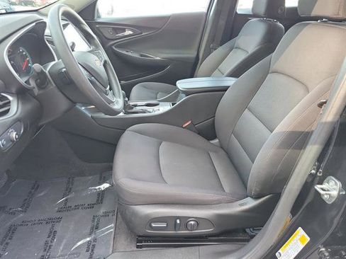 Used 2025 Chevrolet Malibu LT image 3