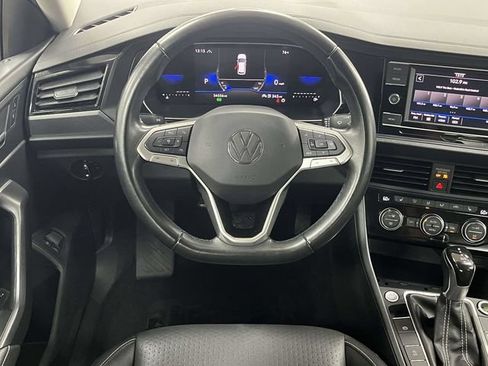 Used 2024 Volkswagen Jetta SE FWD image 19