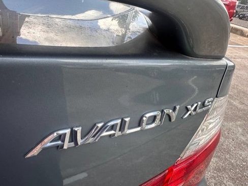 Used 2004 Toyota Avalon XLS FWD image 3