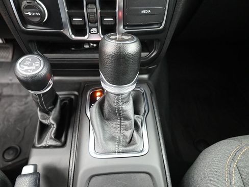 Used 2024 Jeep Wrangler Unlimited w/ Convenience Group image 24