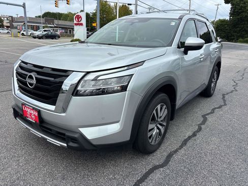 Used 2024 Nissan Pathfinder SL AWD/4WD image 6