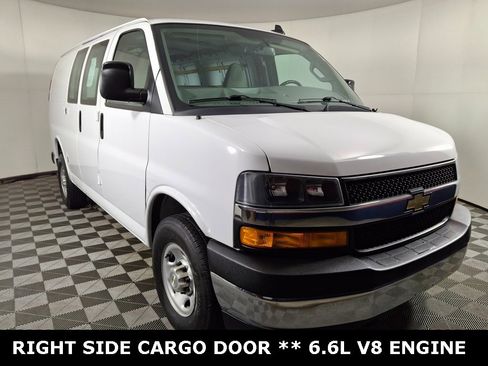 Used 2021 Chevrolet Express 2500 w/ Enhanced Convenience Package image 7