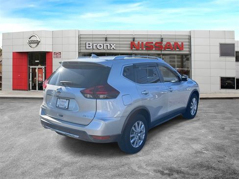 Used 2020 Nissan Rogue SV image 6