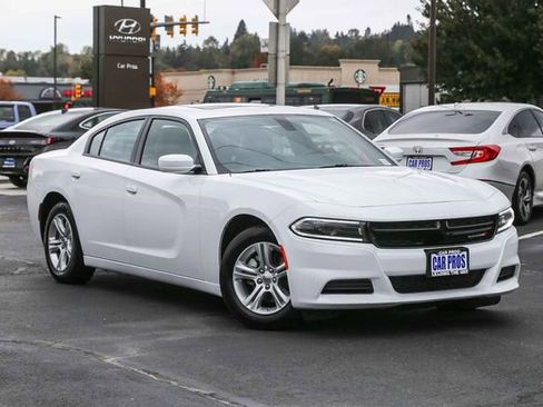Used 2022 Dodge Charger SXT w/ Leather Interior Group image 2