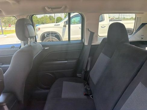 Used 2016 Jeep Patriot Latitude FWD image 7