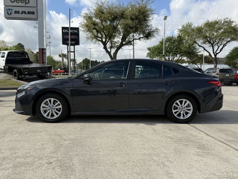 Used 2025 Toyota Camry LE image 9