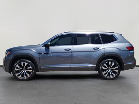 Used 2022 Volkswagen Atlas SEL Premium image 2