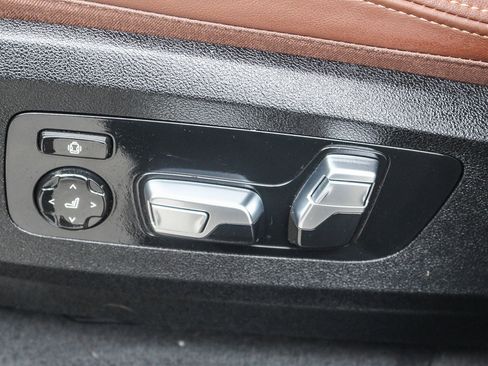 Used 2024 BMW X7 xDrive40i image 21