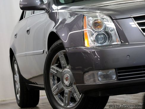Used 2007 Cadillac DTS Luxury I w/ Trunk Convenience Package image 4