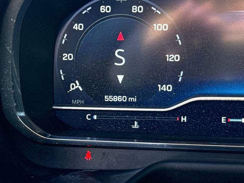 Used 2022 Chevrolet Suburban LT w/ LT Signature Package image 27