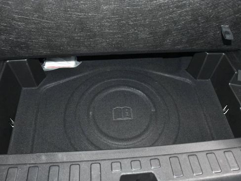 Used 2024 GMC Terrain SLT image 30