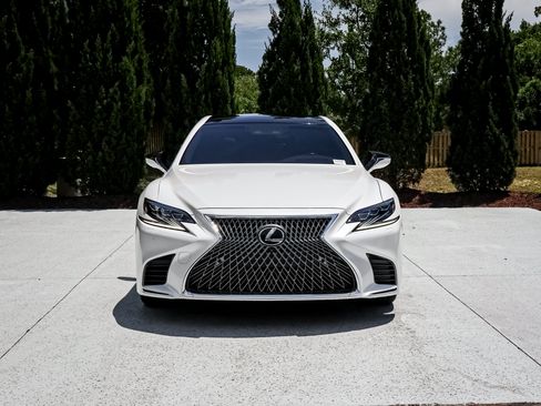 Used 2018 Lexus LS 500 w/ Luxury Package RWD image 3