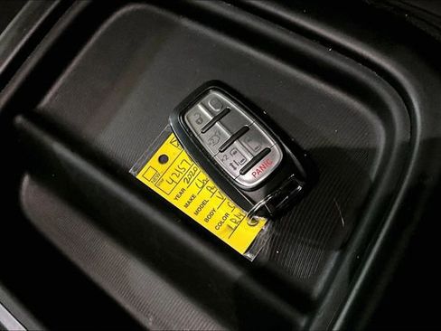 Used 2020 Chrysler Pacifica Touring w/ S Appearance Package image 28