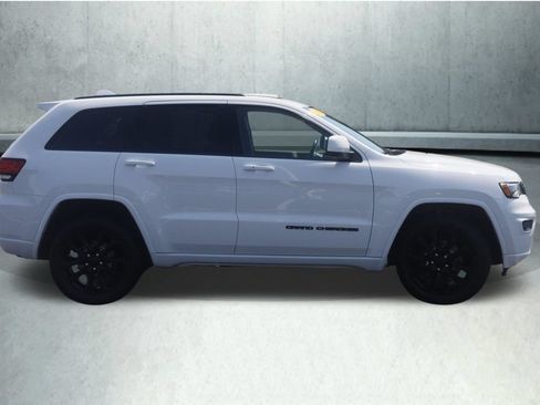 Used 2020 Jeep Grand Cherokee Altitude AWD/4WD image 17