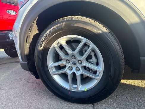 New 2026 Ford Explorer Active RWD image 2