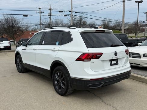 Used 2022 Volkswagen Tiguan SE image 8