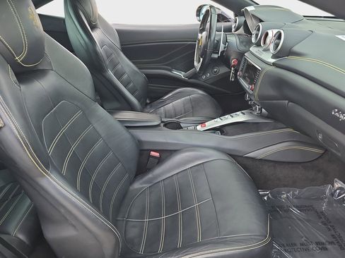 Used 2016 Ferrari California T image 10