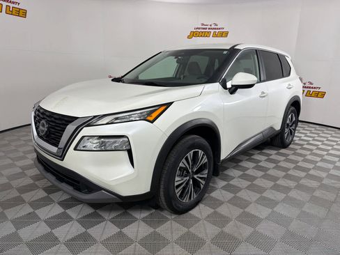 Used 2023 Nissan Rogue SV image 1
