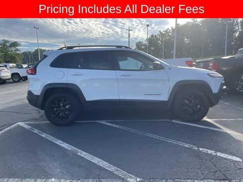 Used 2017 Jeep Cherokee Trailhawk AWD/4WD image 13