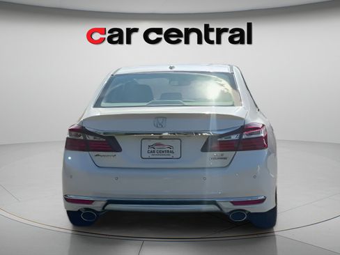 Used 2017 Honda Accord Touring image 5