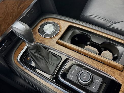 Used 2022 Nissan Armada SL image 18