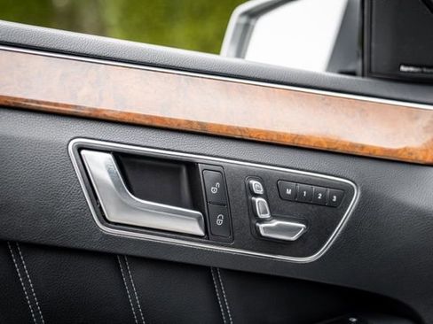 Used 2014 Mercedes-Benz E 550 4MATIC Sedan image 48