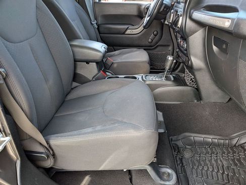 Used 2018 Jeep Wrangler Unlimited Sport w/ Connectivity Group image 18