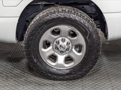 Used 2022 Nissan Titan S image 32