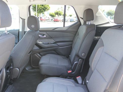 Used 2021 Chevrolet Traverse LT image 20