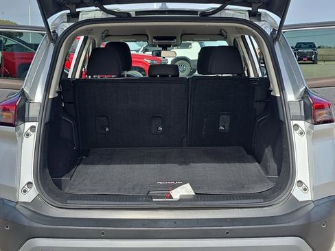 Used 2022 Nissan Rogue SV image 12