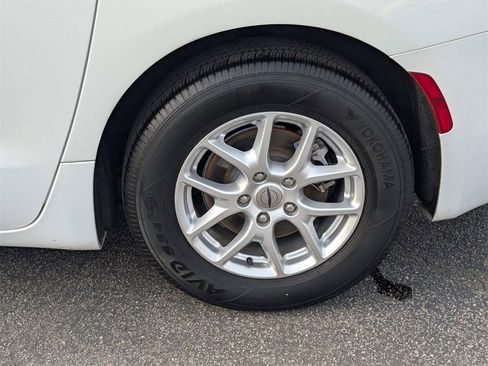 Used 2023 Chrysler Voyager LX image 40