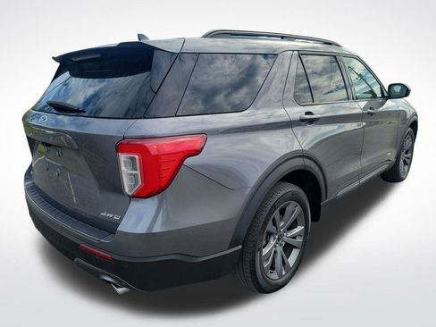 Used 2022 Ford Explorer XLT w/ Equipment Group 202A image 5