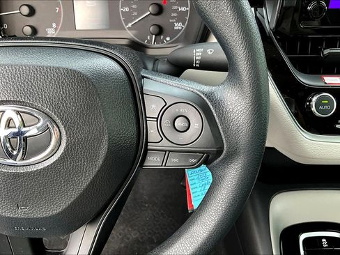 Certified 2025 Toyota Corolla LE image 24