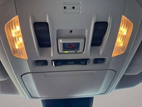 Used 2023 Toyota Highlander Limited image 7