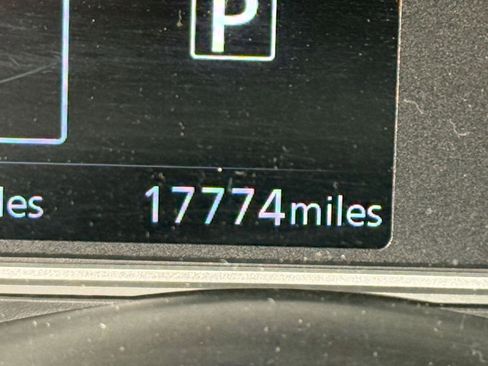 Used 2025 Nissan Versa SV FWD image 37